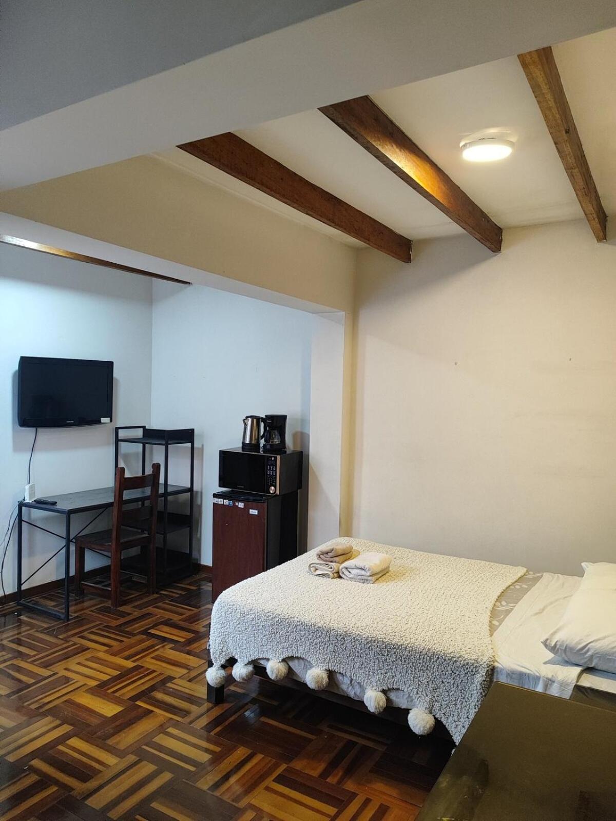 Amplia Independiente Con Bano Privado * Lima