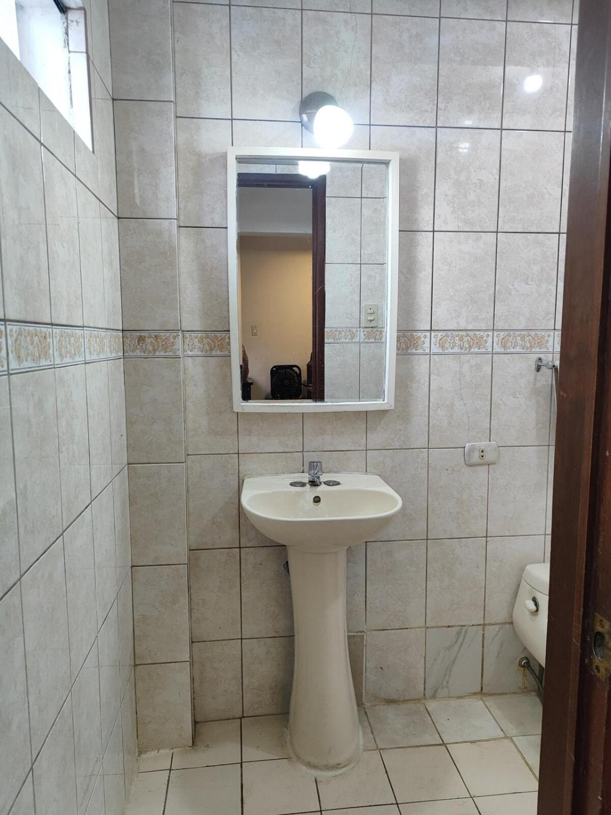 Amplia Independiente Con Bano Privado Lima