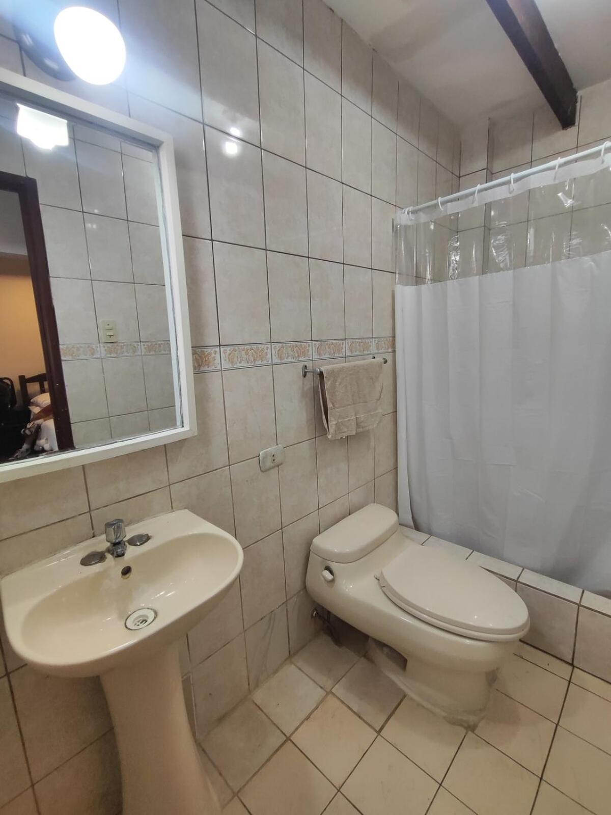 Amplia Independiente Con Bano Privado